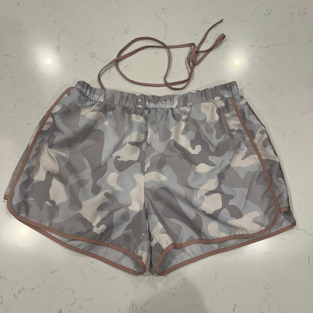 April Kiss Los Angeles Womens Camo Dolphin Shorts Grey Pink Trim Large
